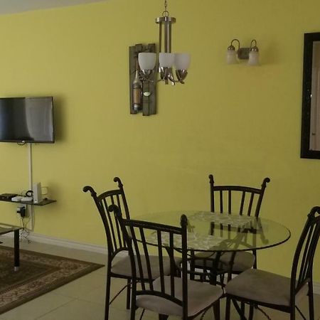 Apt 12, Executive Suites Ja - Palms Enfield Екстериор снимка
