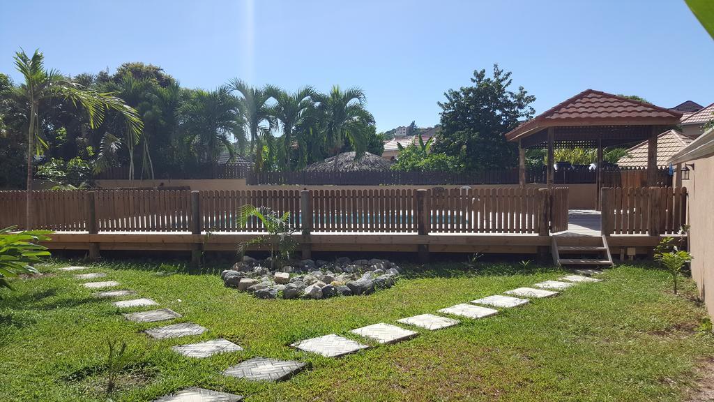 Apt 12, Executive Suites Ja - Palms Enfield Екстериор снимка