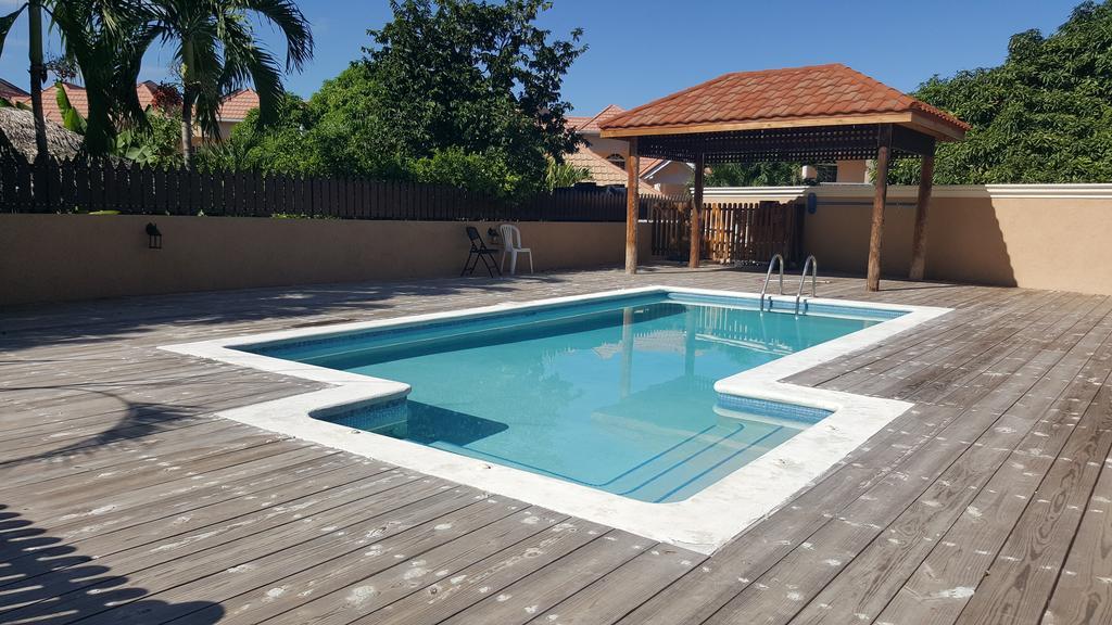 Apt 12, Executive Suites Ja - Palms Enfield Екстериор снимка