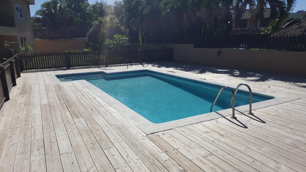 Apt 12, Executive Suites Ja - Palms Enfield Екстериор снимка