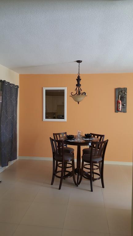 Apt 12, Executive Suites Ja - Palms Enfield Екстериор снимка