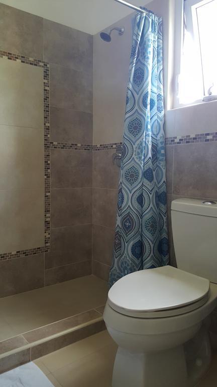 Apt 12, Executive Suites Ja - Palms Enfield Екстериор снимка