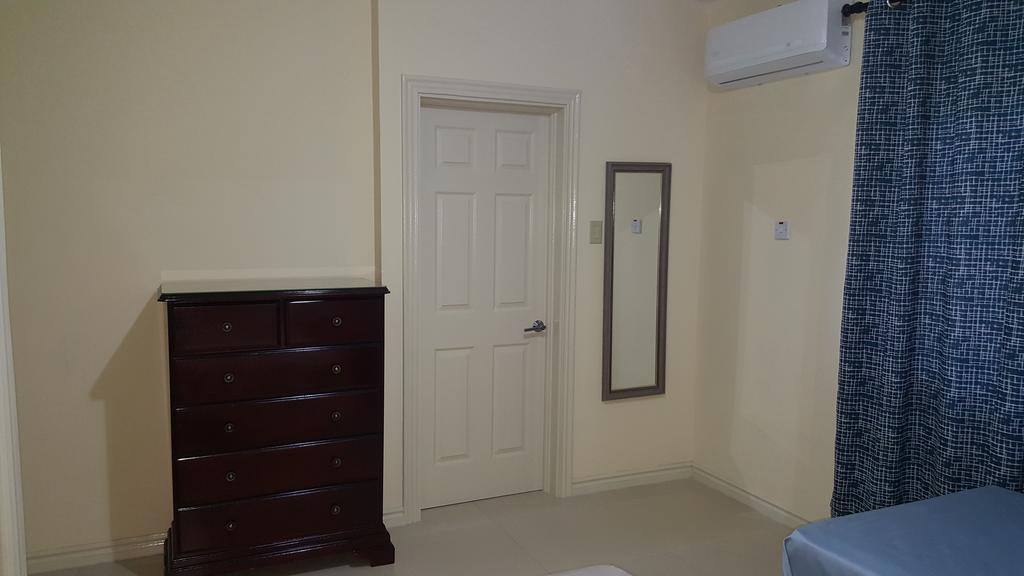 Apt 12, Executive Suites Ja - Palms Enfield Екстериор снимка