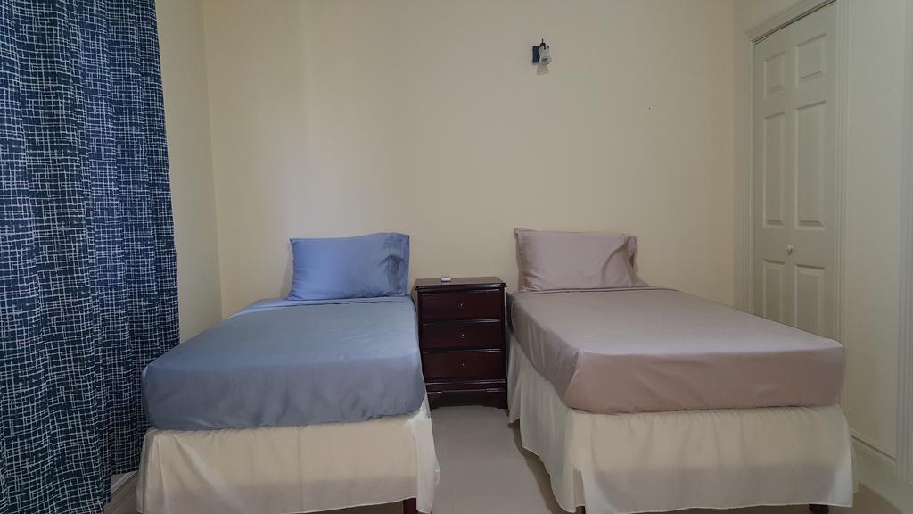 Apt 12, Executive Suites Ja - Palms Enfield Екстериор снимка