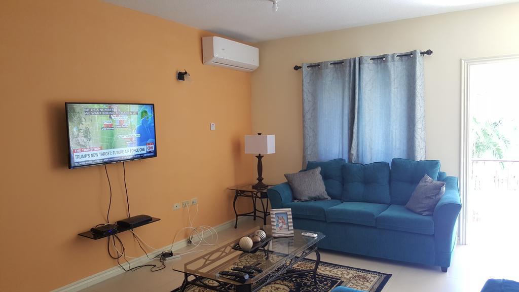 Apt 12, Executive Suites Ja - Palms Enfield Екстериор снимка