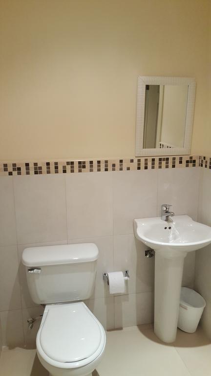 Apt 12, Executive Suites Ja - Palms Enfield Екстериор снимка