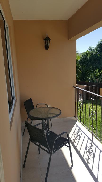 Apt 12, Executive Suites Ja - Palms Enfield Екстериор снимка