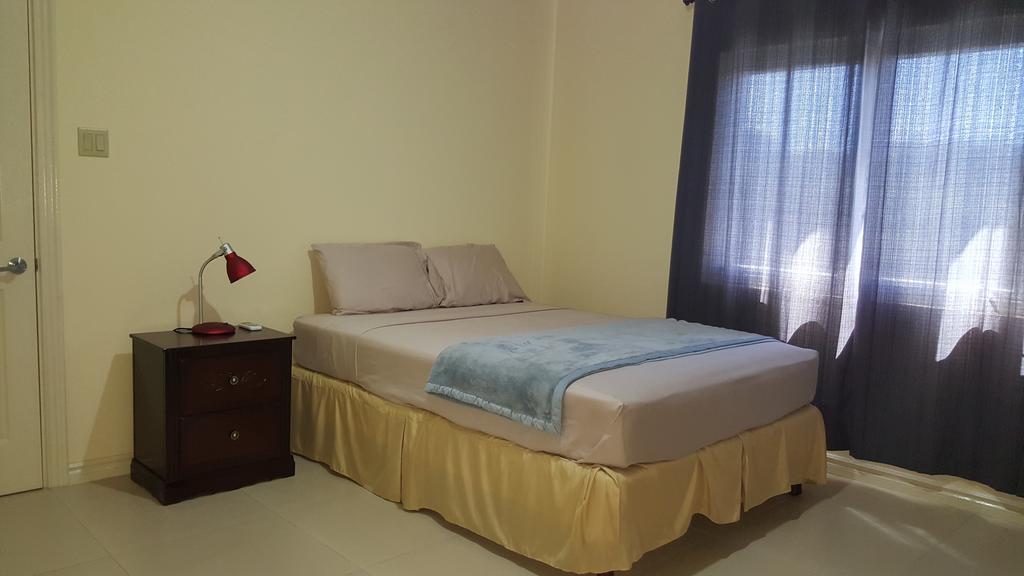 Apt 12, Executive Suites Ja - Palms Enfield Екстериор снимка