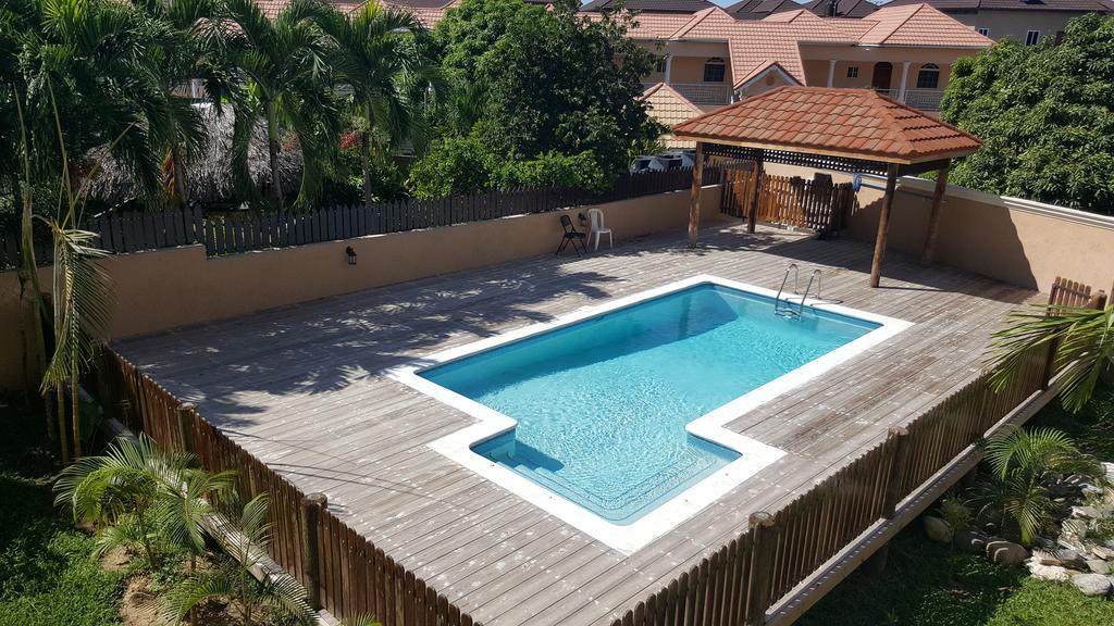 Apt 12, Executive Suites Ja - Palms Enfield Екстериор снимка