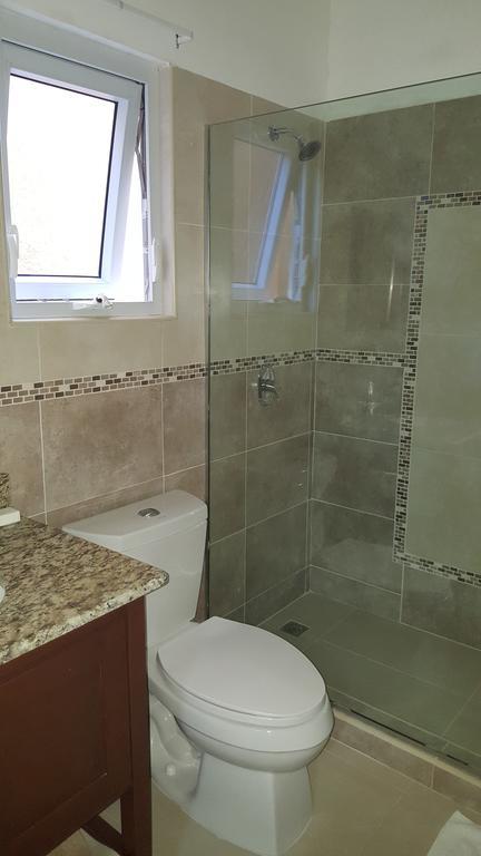 Apt 12, Executive Suites Ja - Palms Enfield Екстериор снимка
