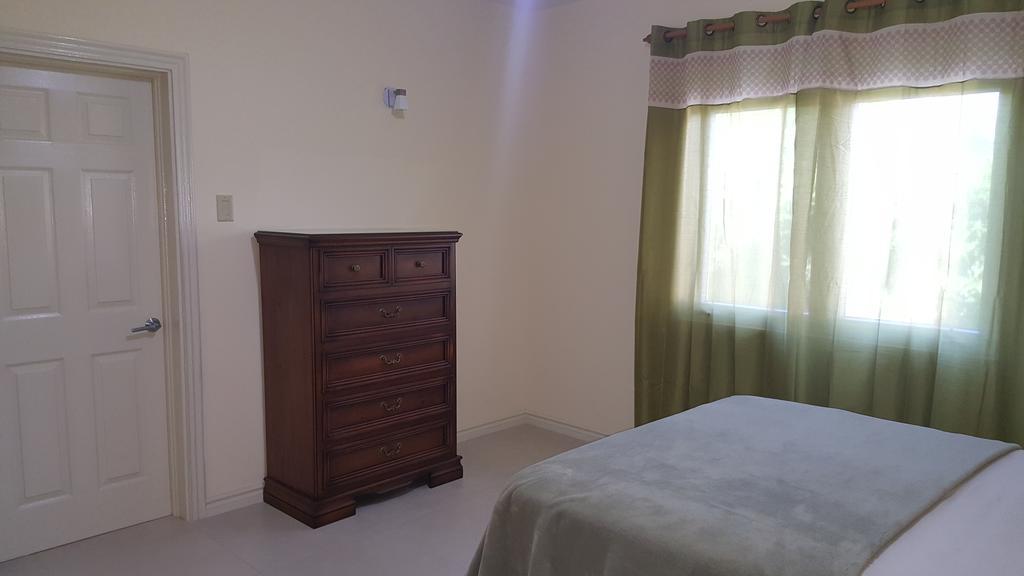 Apt 12, Executive Suites Ja - Palms Enfield Екстериор снимка