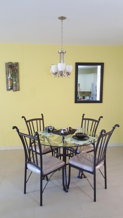 Apt 12, Executive Suites Ja - Palms Enfield Екстериор снимка