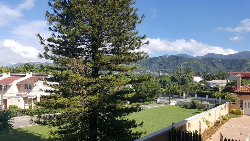 Apt 12, Executive Suites Ja - Palms Enfield Екстериор снимка