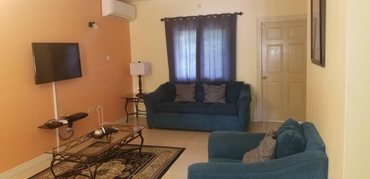 Apt 12, Executive Suites Ja - Palms Enfield Екстериор снимка