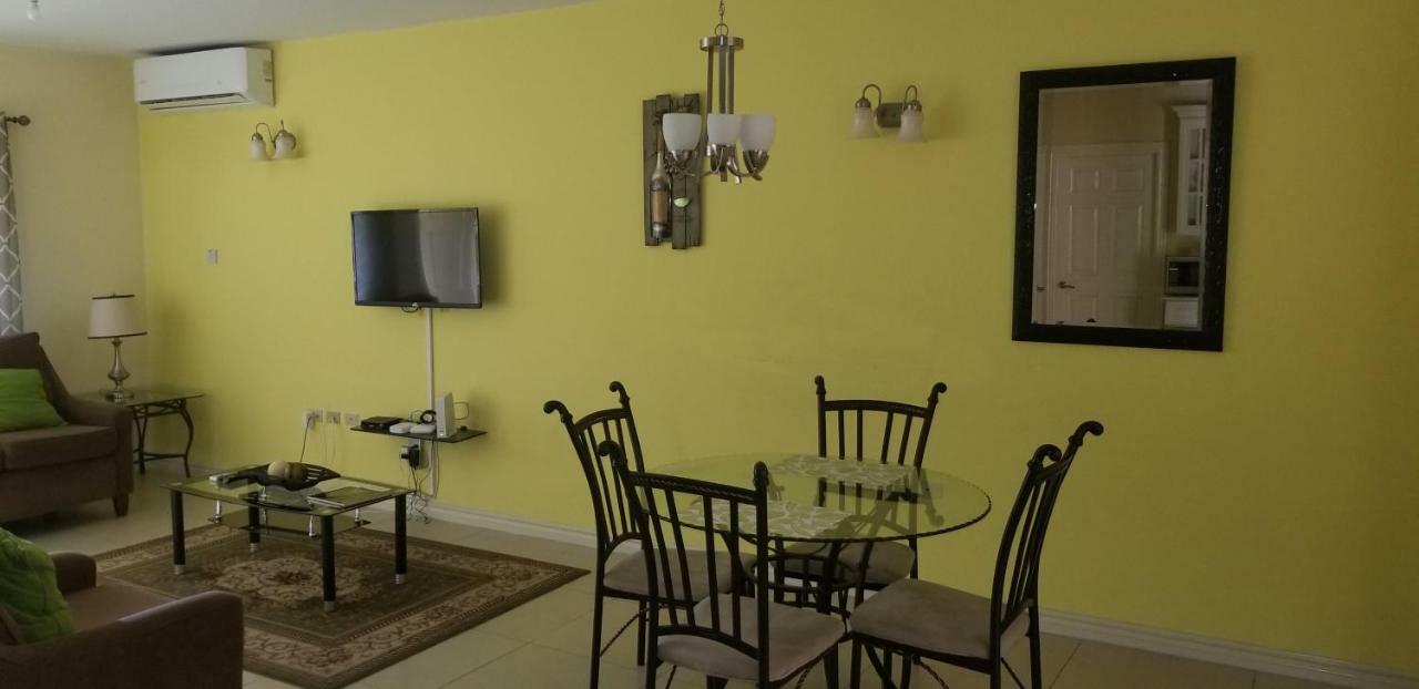 Apt 12, Executive Suites Ja - Palms Enfield Екстериор снимка